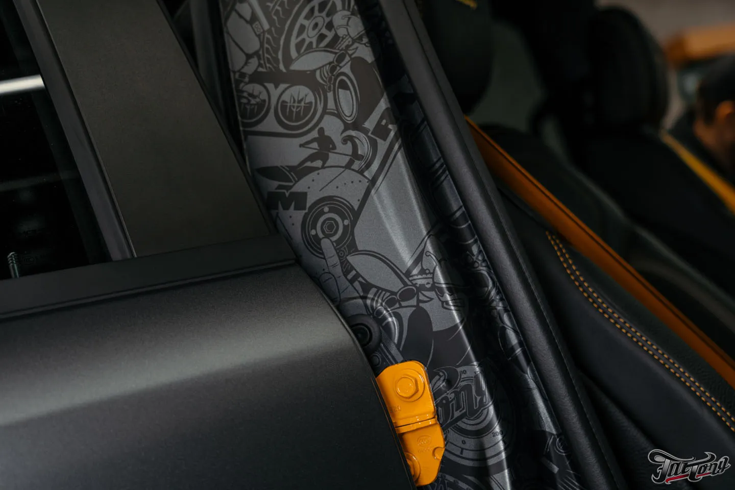 Что мы сделали с RAM TRX Hennessey Mammoth 1000?! Часть 1: автомобиль до начала работ, оклейка винилом и полиуретаном, татуировки в проемах